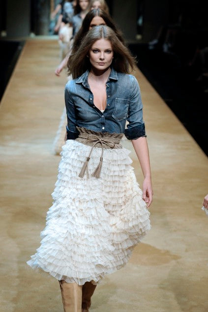 Dolce and Gabbana Spring Summer 2010 deadstock cream cotton tulle net and silk skirt
