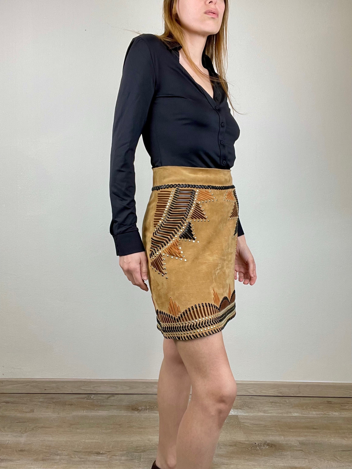 Alberta Ferretti Resort 2019 brown leather studded mini skirt