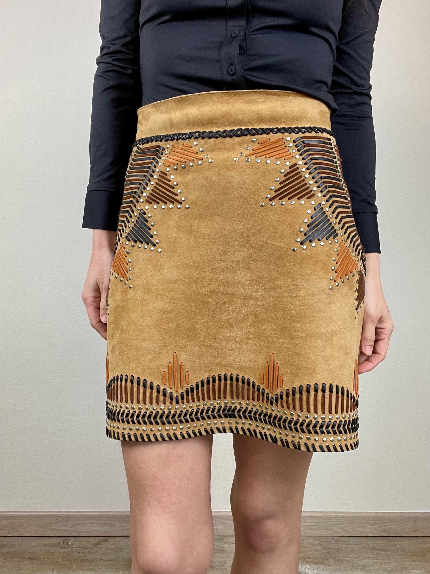Alberta Ferretti Resort 2019 brown leather studded mini skirt