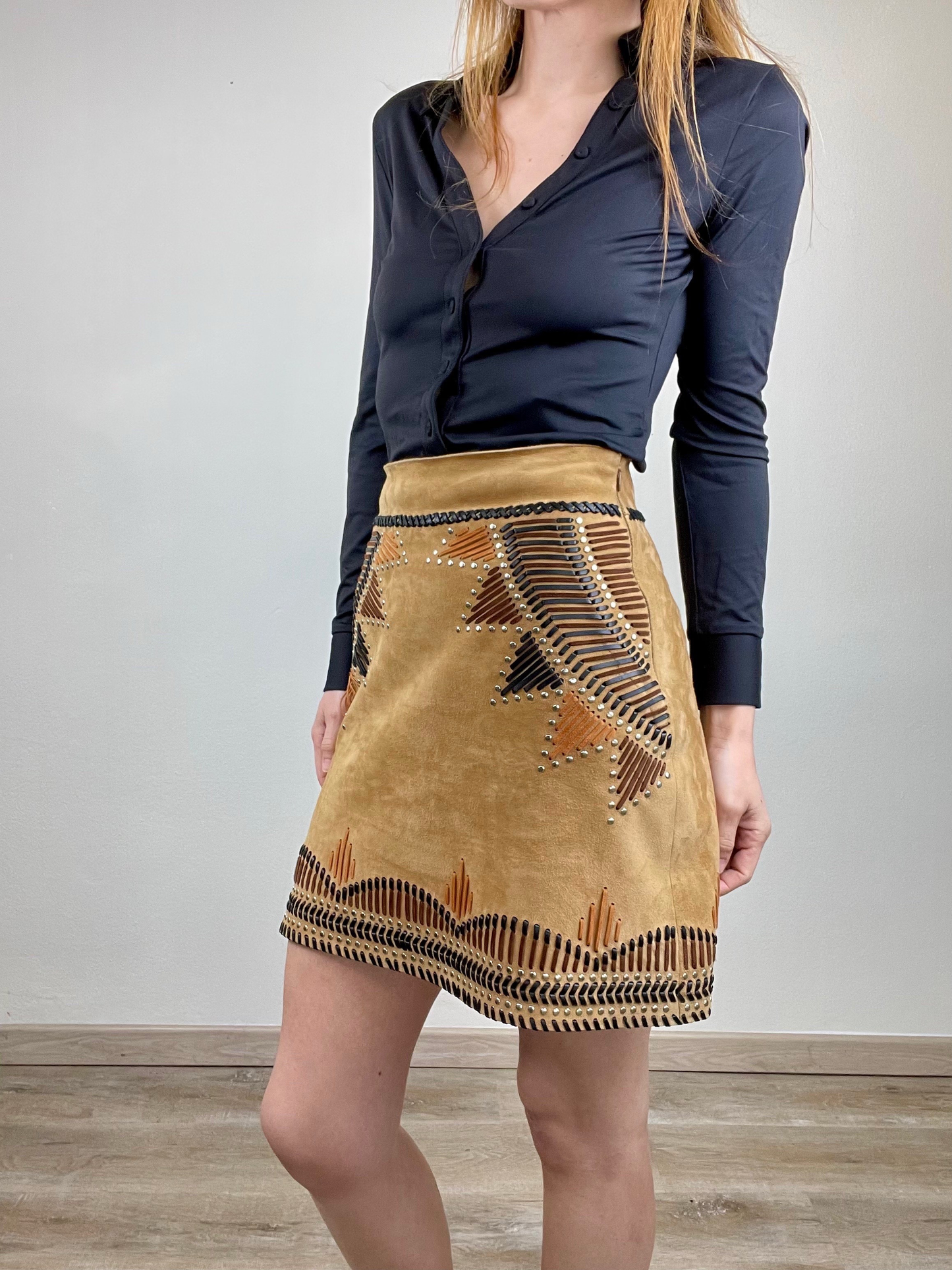 Alberta Ferretti Resort 2019 brown leather studded mini skirt
