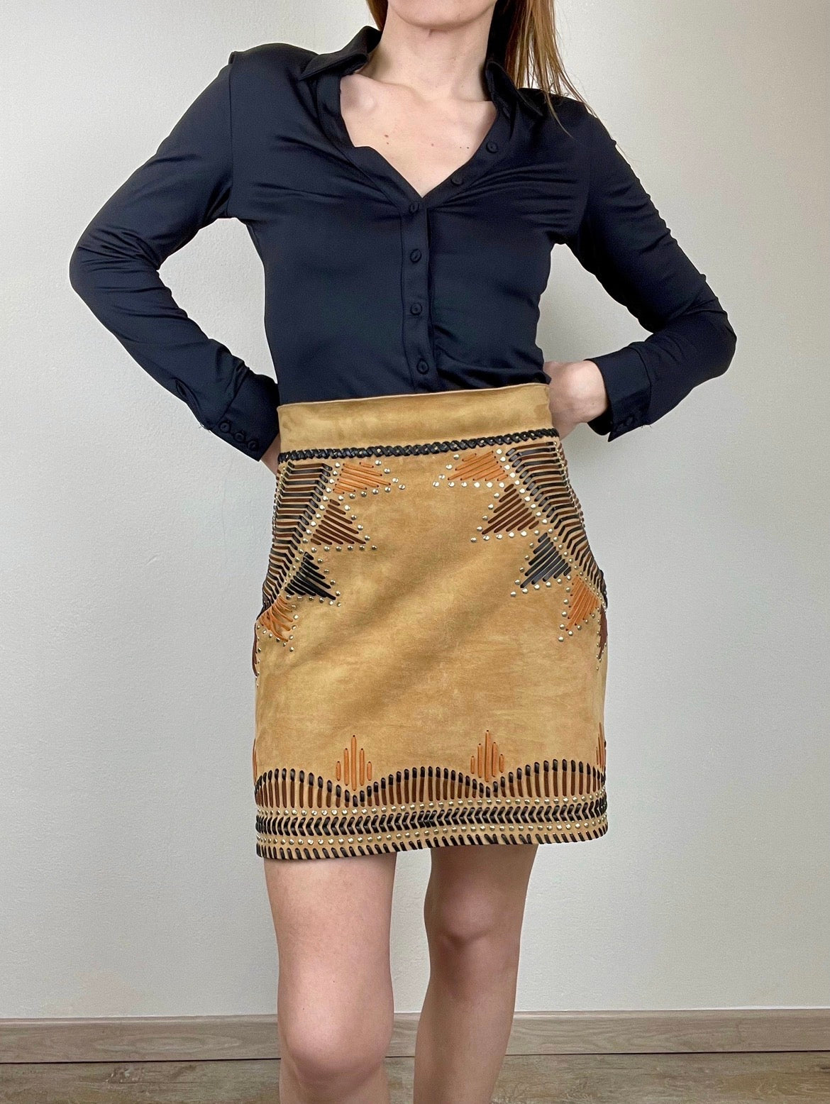 Alberta Ferretti Resort 2019 brown leather studded mini skirt