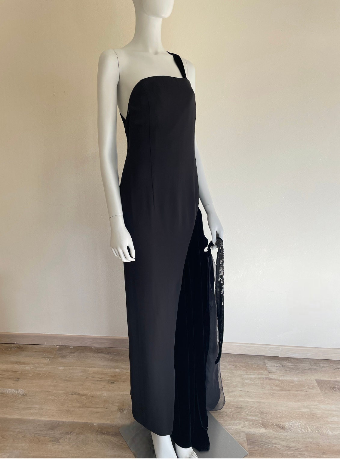 Gianfranco Ferré Fall Winter 2000 black one shoulder open back numbered gown