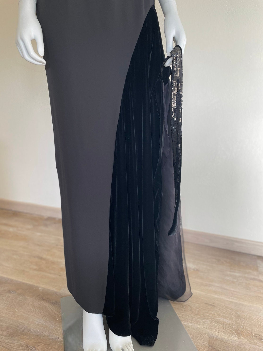 Gianfranco Ferré Fall Winter 2000 black one shoulder open back numbered gown